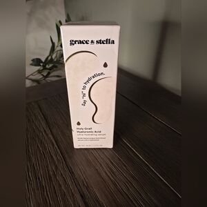 grace & stella Holy Grail Hyaluronic Acid Serum - Pale Pink & Gold Packaging